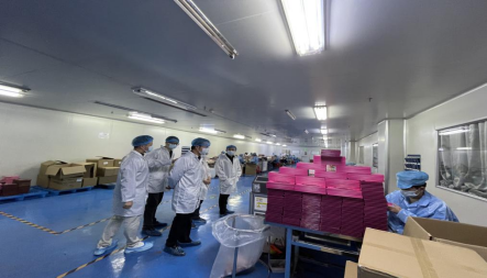 跨境揚(yáng)帆，美妝出海——我院院長(zhǎng)侯鐵軍一行赴義烏開展化妝品跨境電商專題調(diào)研